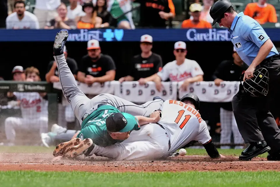 Tomoyuki Sugano Notches 10th Win as Orioles Top Mariners 5 3 in Rain Soaked Showdown