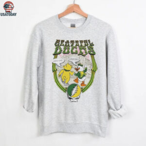 Oregon Ducks mascot with Grateful Dead Football 2025 It Never Rains In Autzen Stadium shirt