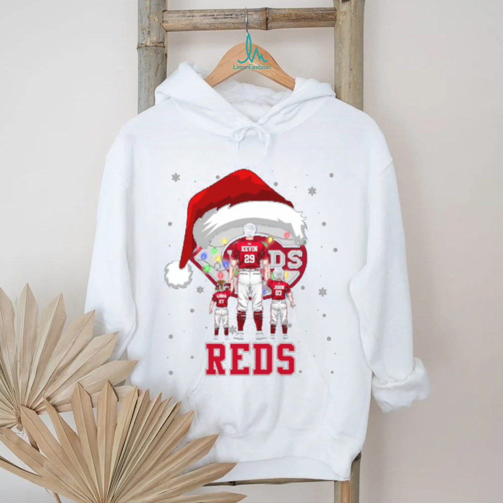 Cincinnati Reds Personalized Santa Christmas Lights Family Tee – Custom MLB Shirt – Holiday Baseball Outfit & Fan Gift Cincinnati Reds Personalized Santa Christmas Lights Family Tee – Custom MLB Shirt – Holiday Baseball Outfit & Fan Gift