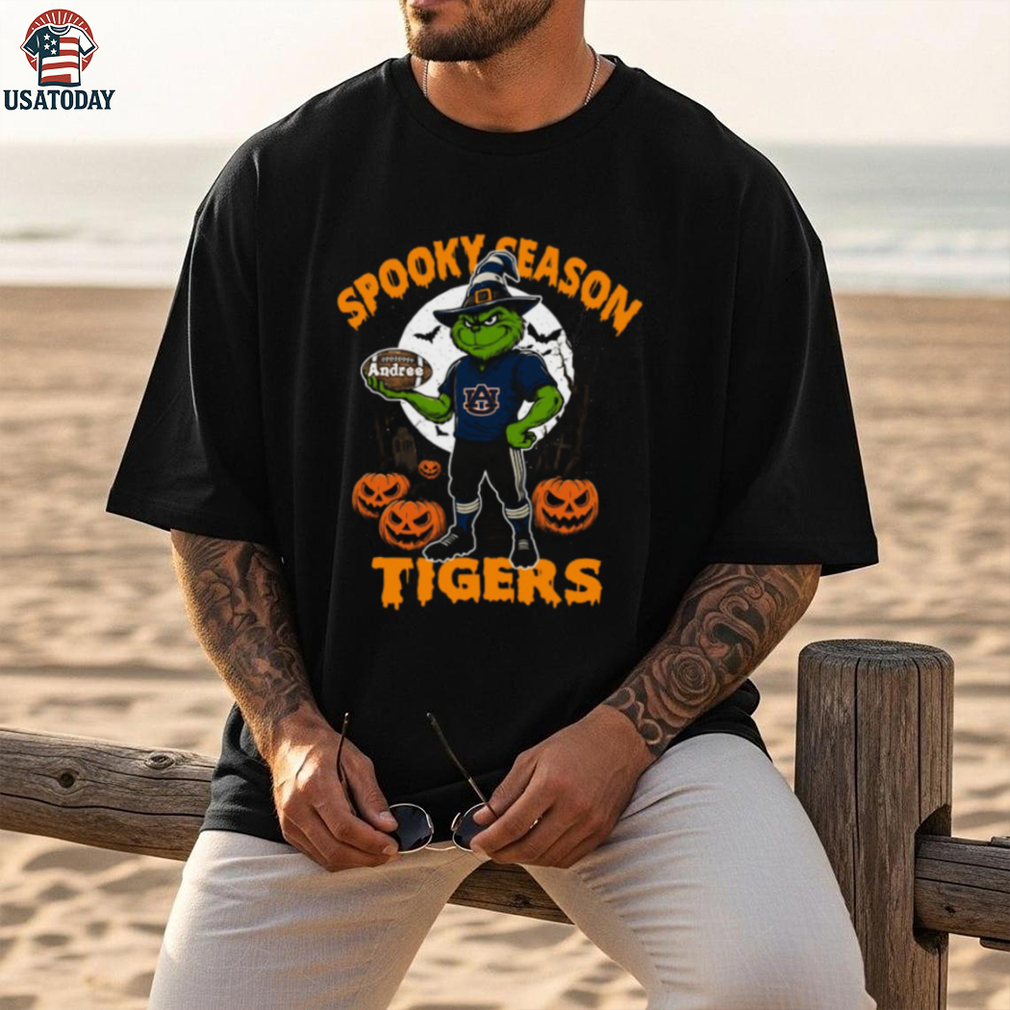 Custom Name Auburn Tigers Halloween Shirt – Spooky Season Grinch NCAA Football Tee – Personalized Fan Outfit Custom Name Auburn Tigers Halloween Shirt – Spooky Season Grinch NCAA Football Tee – Personalized Fan Outfit
