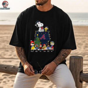 Custom Peanuts Atlanta Braves Holiday Tee – Personalized Christmas Shirt For Baseball Fans, Kids & Festive Fun