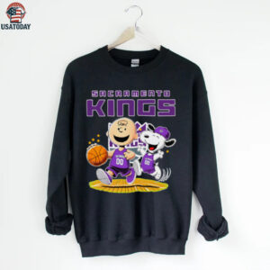 Sacramento Kings X Charlie Brown And Snoopy Playing Basketball Black Hoodie