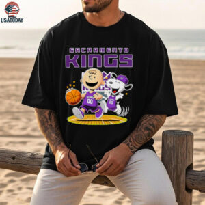 Sacramento Kings X Charlie Brown And Snoopy Playing Basketball Shirt